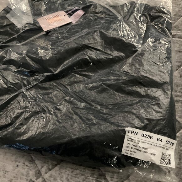 Savage X Fenty Black Racerback Lace Detail Satin Robe 2X/3X Sleepwear long new - Picture 4 of 6